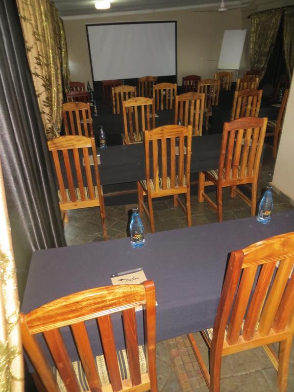 טזאנין Ivory Tusk Lodge מראה חיצוני תמונה